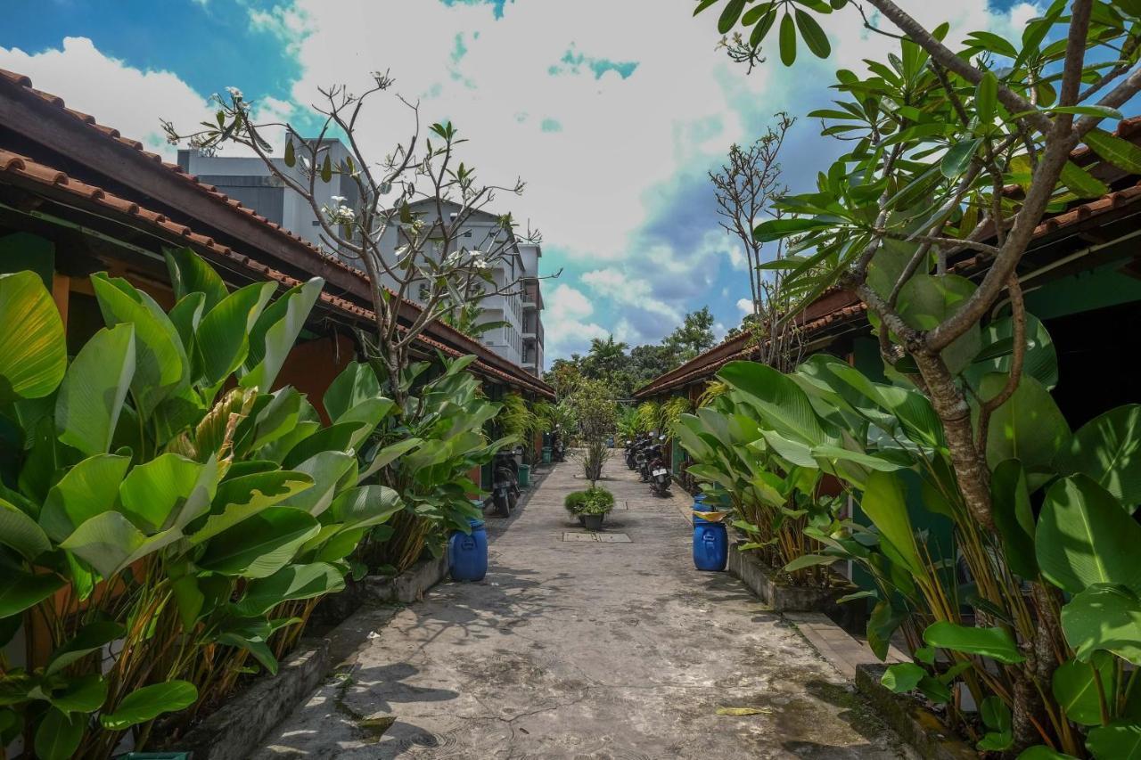 Reddoorz Near Lotte Mart Maguwoharjo Yogyakarta Hotel Ngoại thất bức ảnh